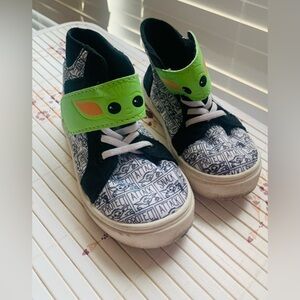 Mandalorian Toddler Size 9 Velcro Strap Shoe